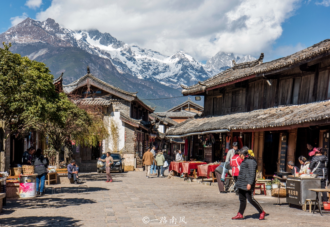 丽江四方街是古城里面吗,丽江四方街属于哪个古镇