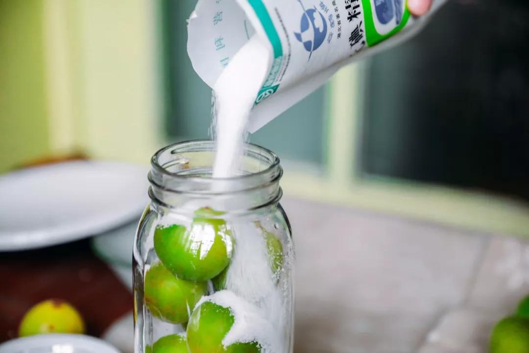 青梅的做法酸甜视频,爽脆青梅的做法