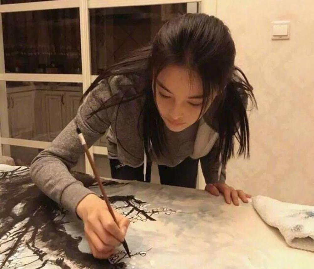 有一种爱情，叫“你的秀发拂过我的钢枪”