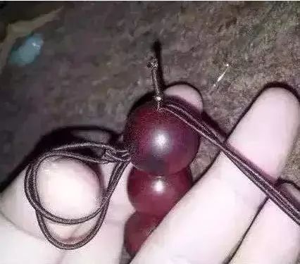 弹力绳穿珠子收尾打结方法,手串绳隔珠结的打结方法