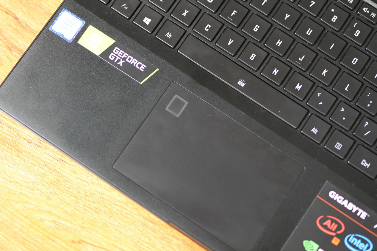 技嘉newaero15配置图,技嘉aorus15p-yd笔记本测评