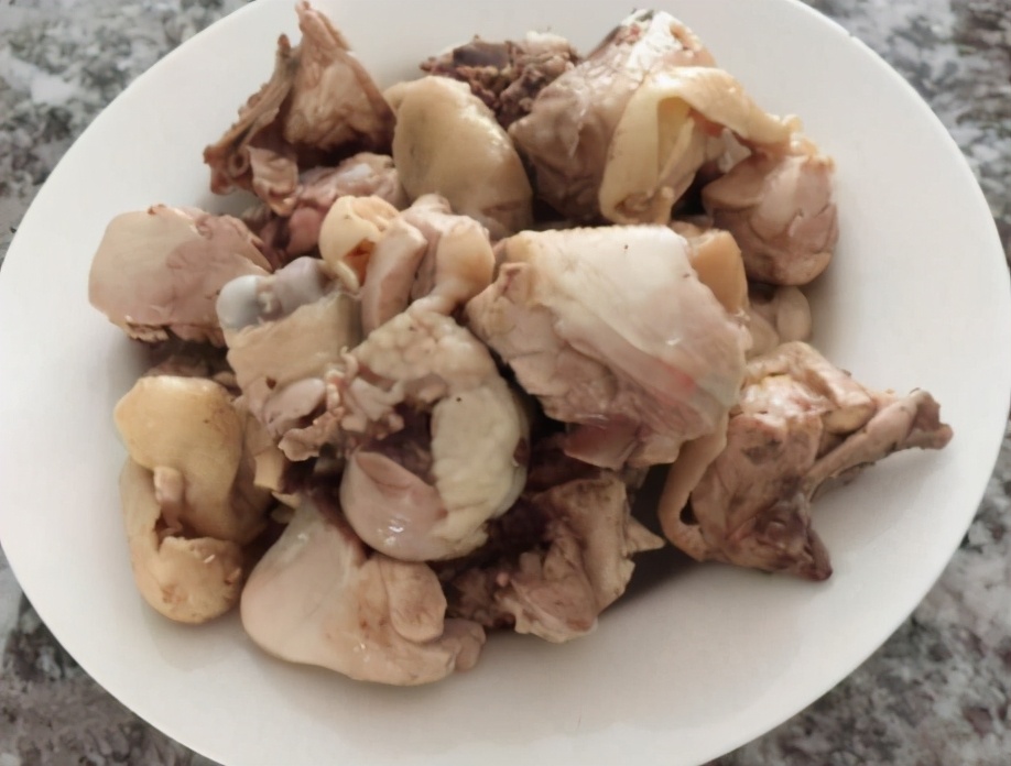 香菇炖鸡肉的正确方法,香菇炖鸡肉最简单的做法