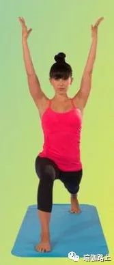 练瑜伽单手支撑手臂抖动厉害,练瑜伽双手合拢上举伸不直