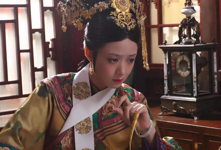 后宫的娘娘为什么要戴指甲套,清代后宫的指甲套