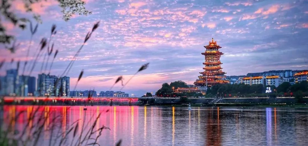 四川汽车职业技术学院汽车实训,成都汽车职业技术学校研学基地