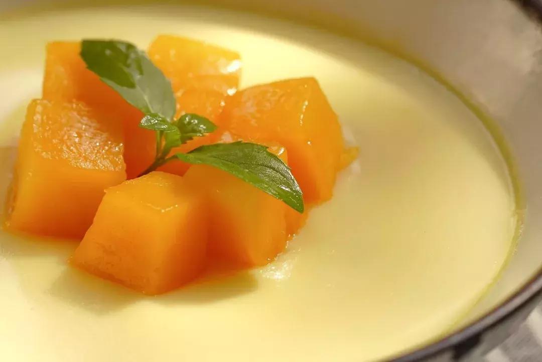 只用纯鸡蛋做出美味的鸡蛋布丁,鸡蛋牛奶布丁做法小视频