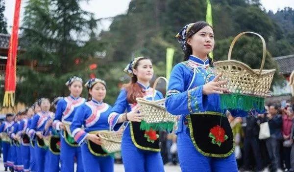 《青波携程书画同行》《少数民族行:走近仡佬族之四》