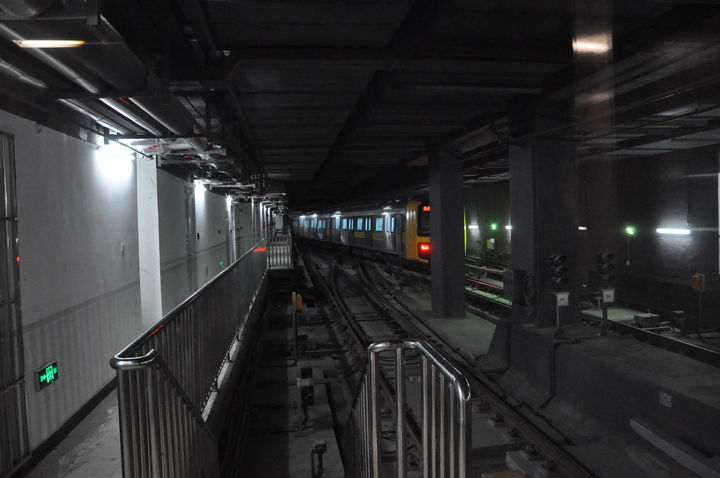 地铁到达终点站后会怎样,地铁开到终点站之后会倒回去开吗