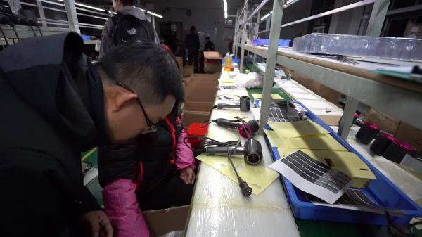 戴森吹风机假冒链条被端,戴森吹风机正版和盗版