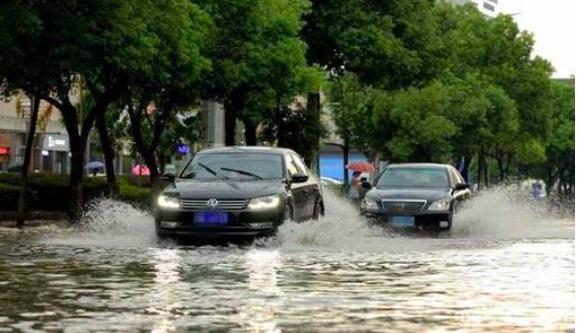 暴雨引发河流洪水,发生洪水和洪灾影响范围大小