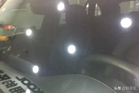 汽车车窗贴膜为什么产生划痕,汽车贴膜后车身出现很多划痕