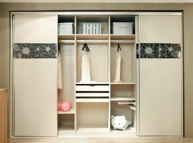 衣柜移门为什么比平开门更丑,小户型衣柜做移门还是平开门好看