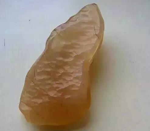 捡到这样的石头千万别扔桌子,遇到这样的石头赶紧捡