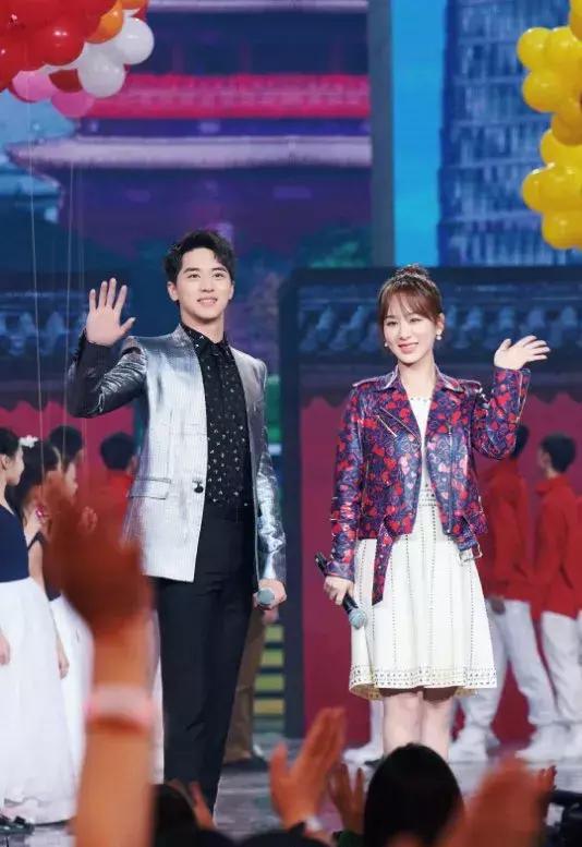 迪丽热巴杨幂夏天穿衣,热巴杨幂穿着