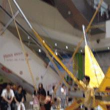 南宁一两岁男童在游乐场摔致骨折！家长索赔，游乐场回复…