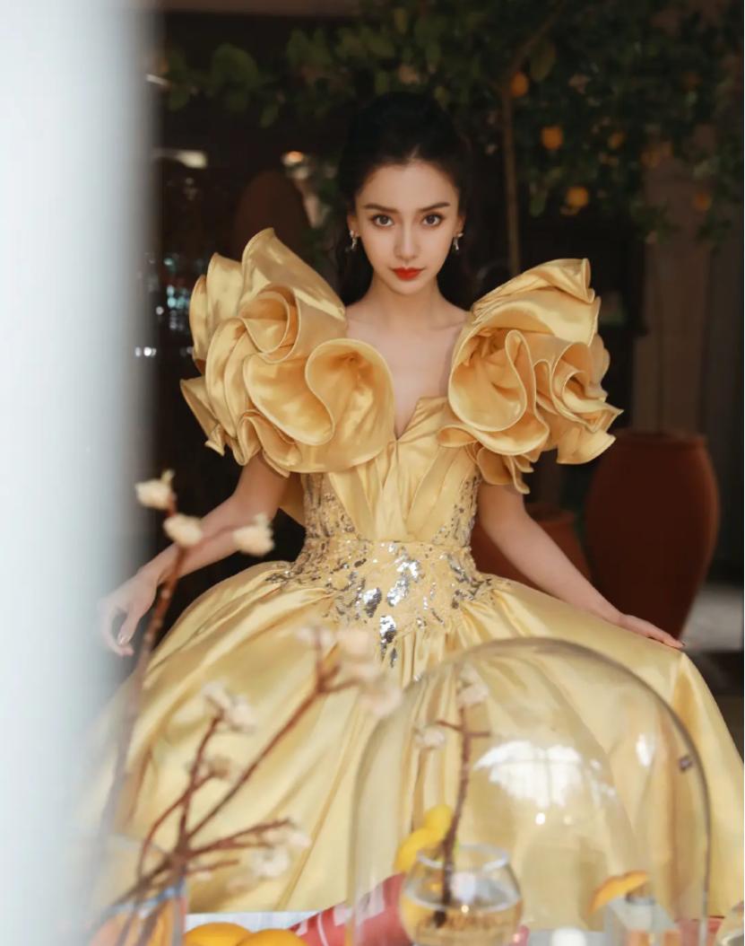 赵丽颖关晓彤穿戏装比拼,赵丽颖关晓彤高定