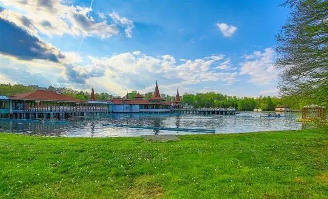 世界著名温泉,最好的温泉度假小镇