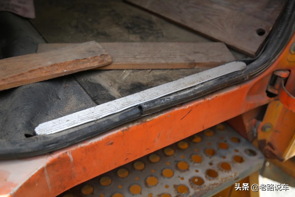 斯太尔血脉超级少见的黄河牌JN3261公铁两用卡车