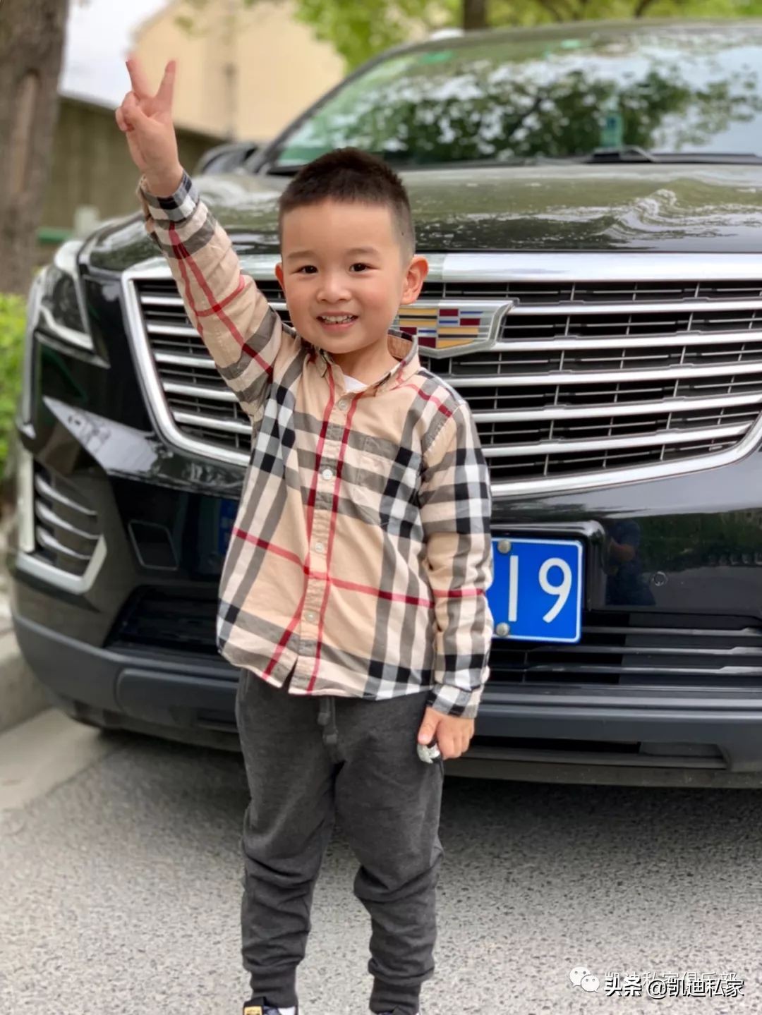 坐着奔驰长大的孩子,坐着儿子开的车倍感幸福