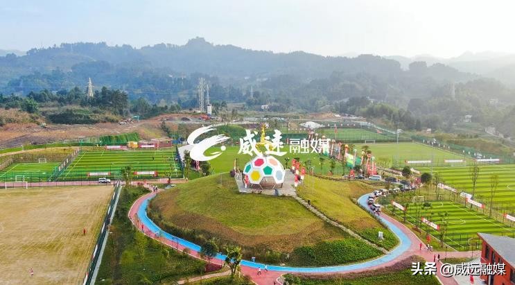 德国足球员来威远县,德国足球大咖进威远校园