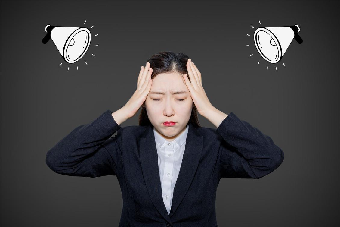 新生儿头发稀疏怎么变浓密,新生儿发量多预示长大发量多吗