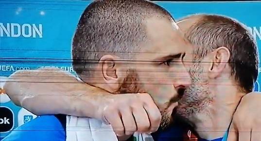 意大利太骚了!越老越妖!“玄冥二老”疯狂尬舞庆祝还来了个贴面热吻