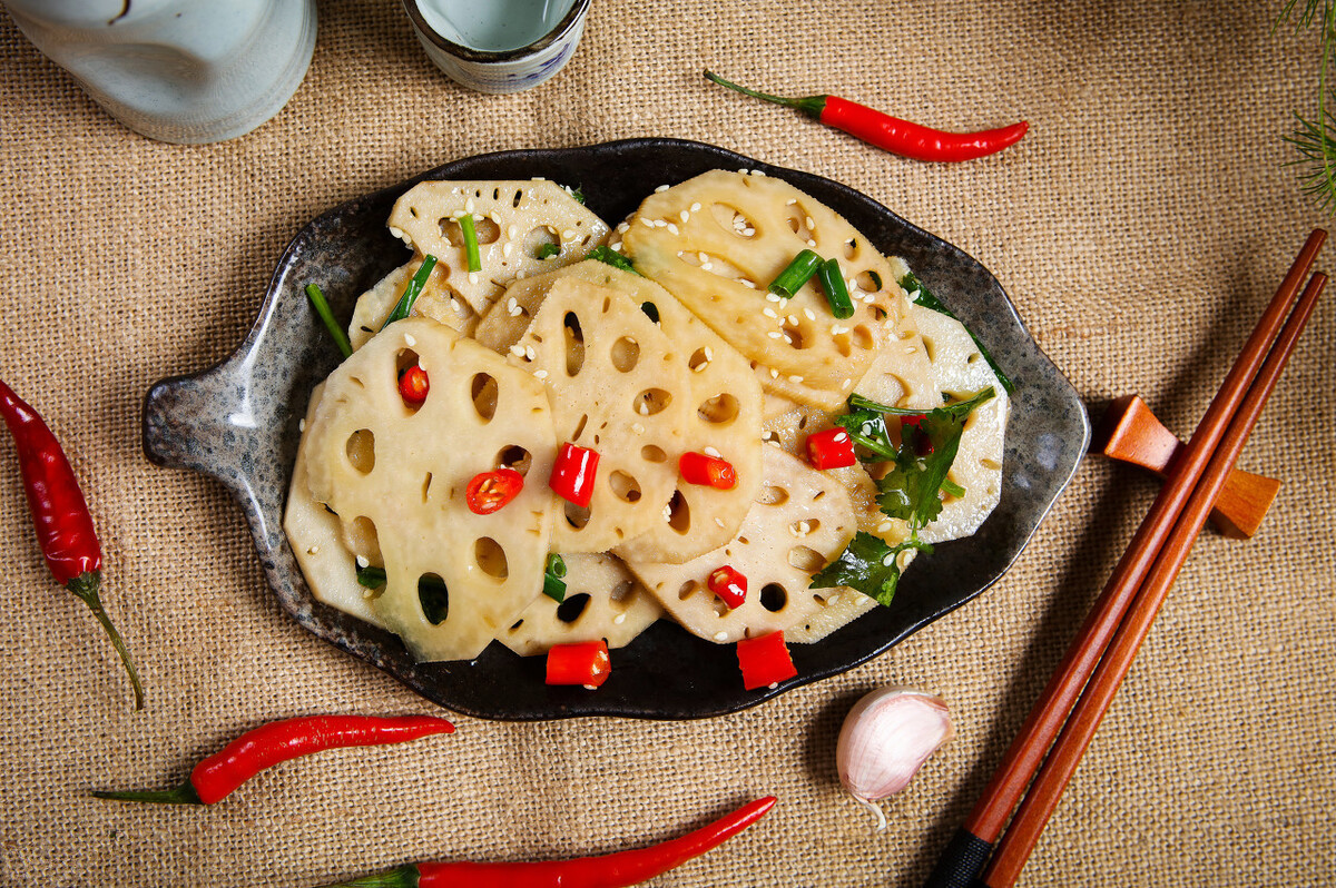 七孔莲藕和九孔莲藕哪种适合煨汤 (莲藕分七孔和九孔各自特点是什么)