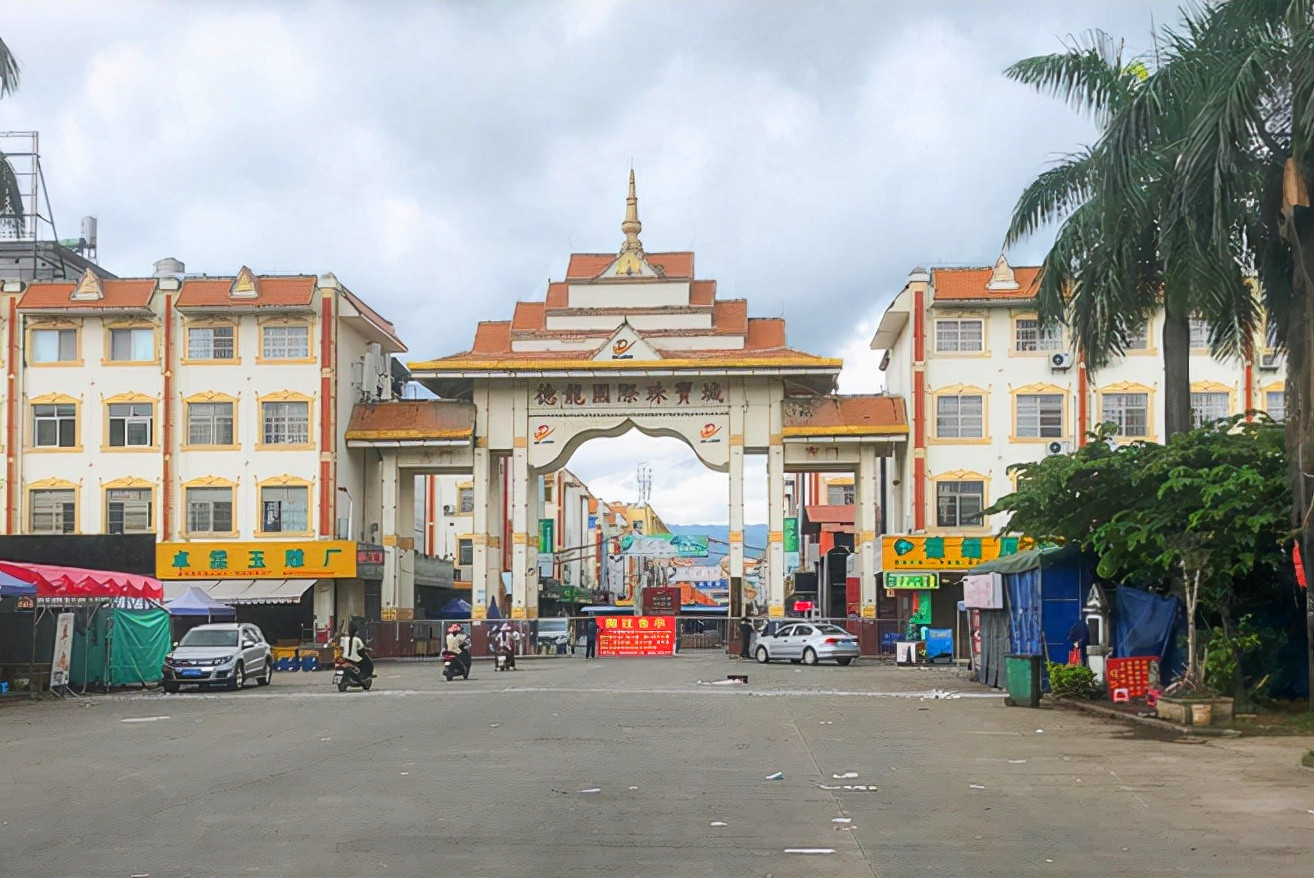 痴情女为情郎断送了性命,痴情女子为了爱人的未来甘愿入狱