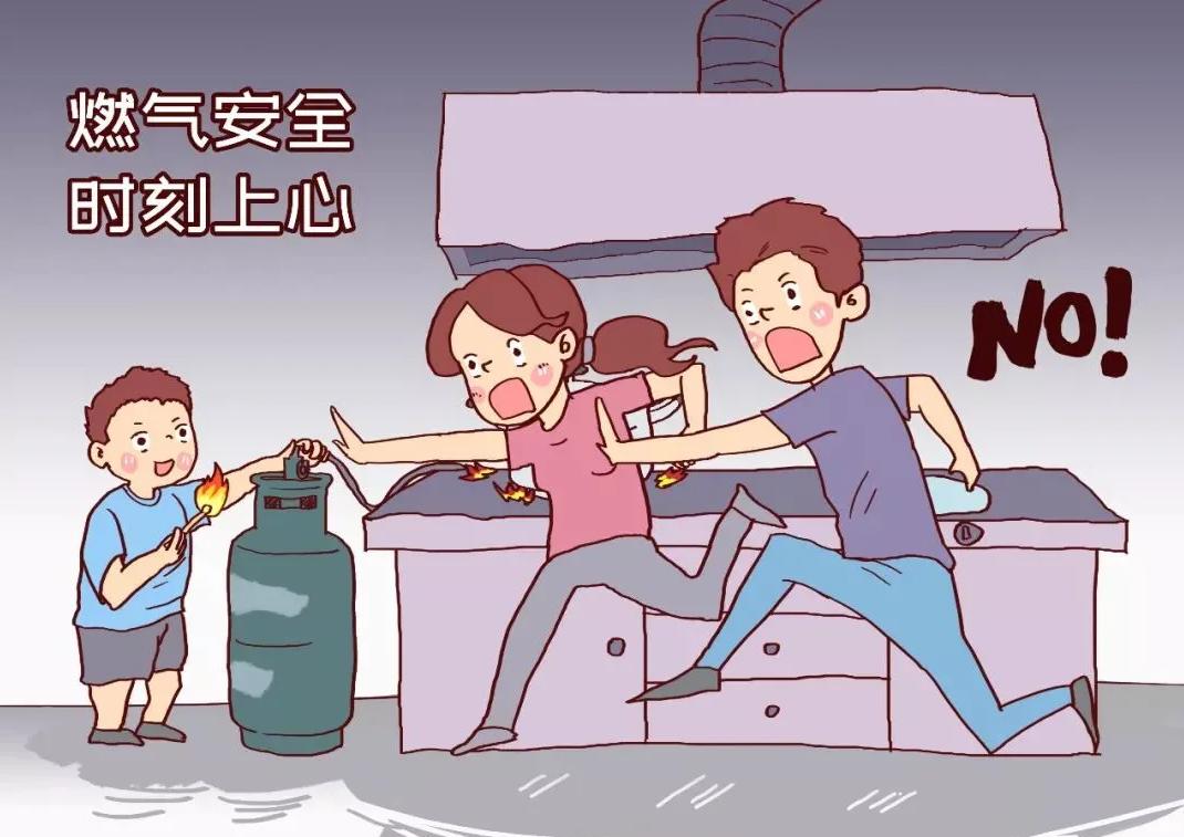 熊孩子玩灭火器被家长教训,熊孩子把灭火器玩爆炸