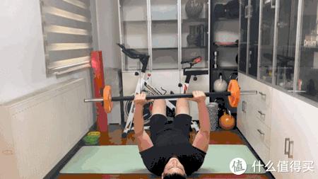 杠铃健身正确训练方法,新手健身怎样利用杠铃训练