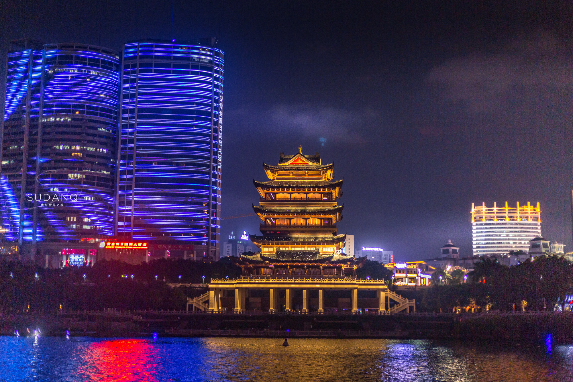 广西南宁夜景邕江大桥,南宁邕江夜游金惠号