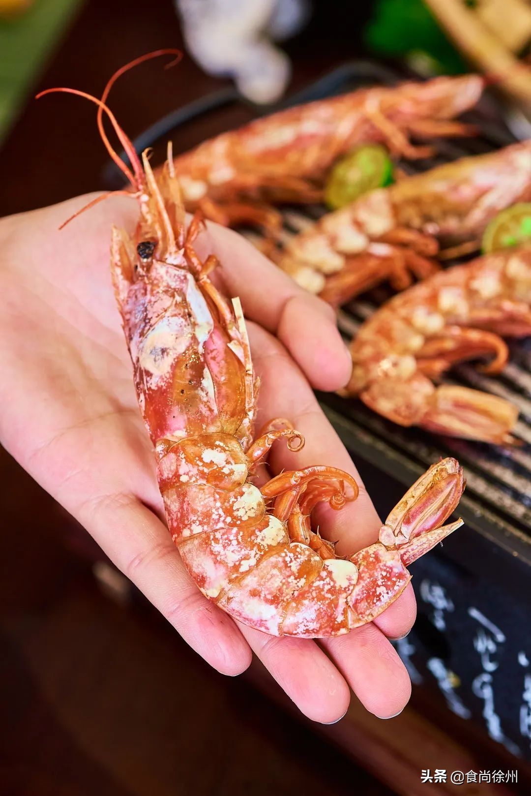 徐州张柏芝一秒到日本?其实正在吃日料,和服免费穿,过足cos瘾