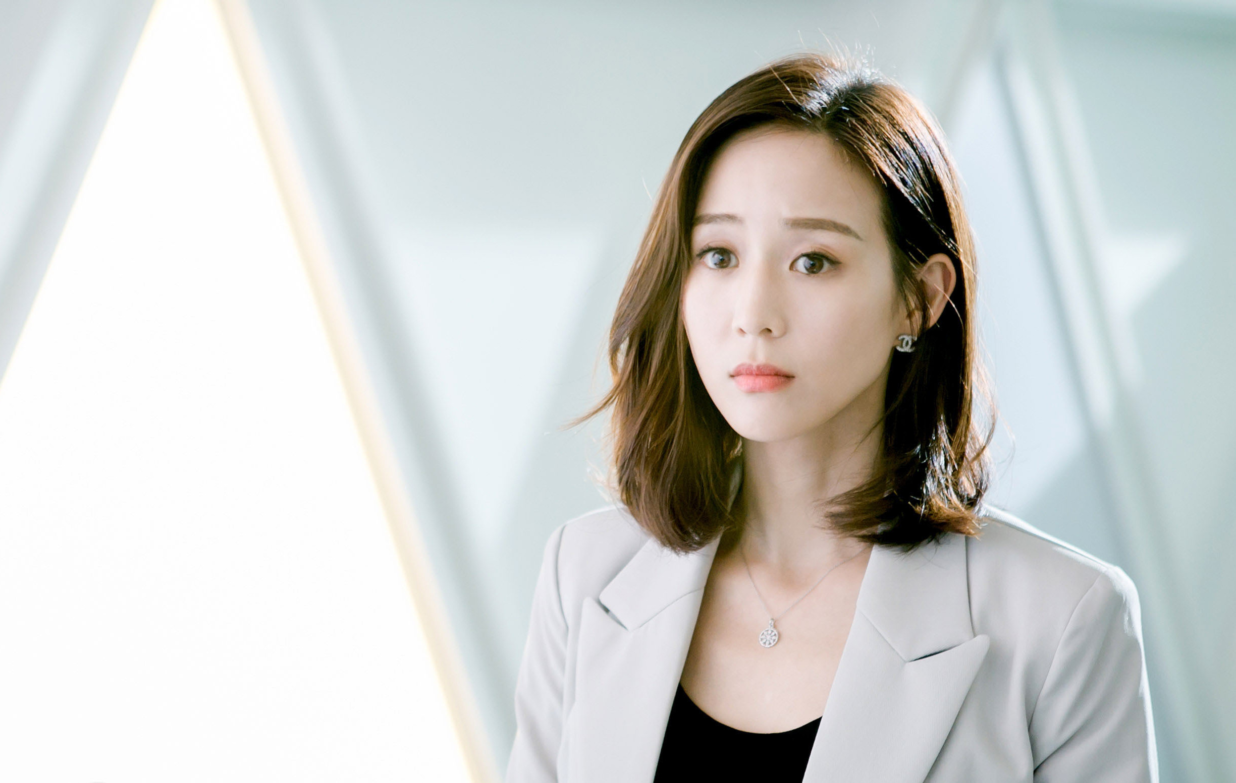 又是上班不化妆的一天,又是学习化妆的一天