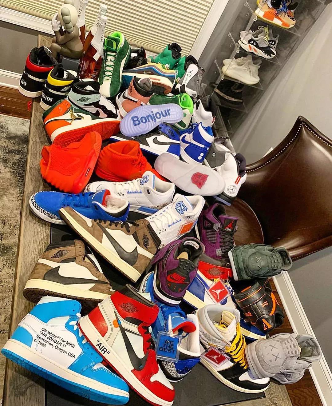 那个孙子穿Aj坐地铁，肯定是fake！