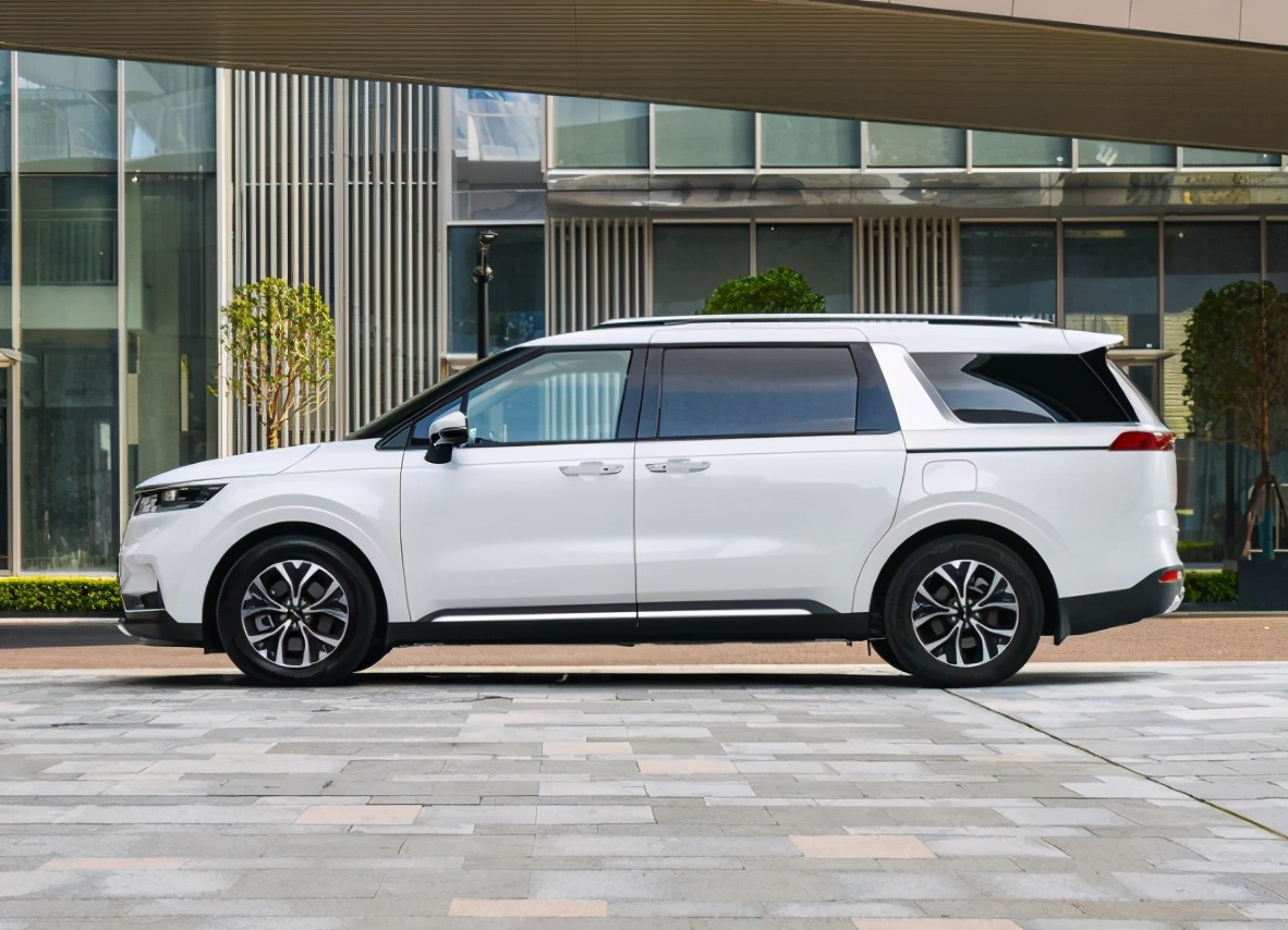 2018年起亚嘉年华s评测8座大空间,东风起亚嘉年华报价及图片