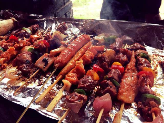 怎样做烧烤生意才能赚钱,烧烤和火锅哪个生意赚钱