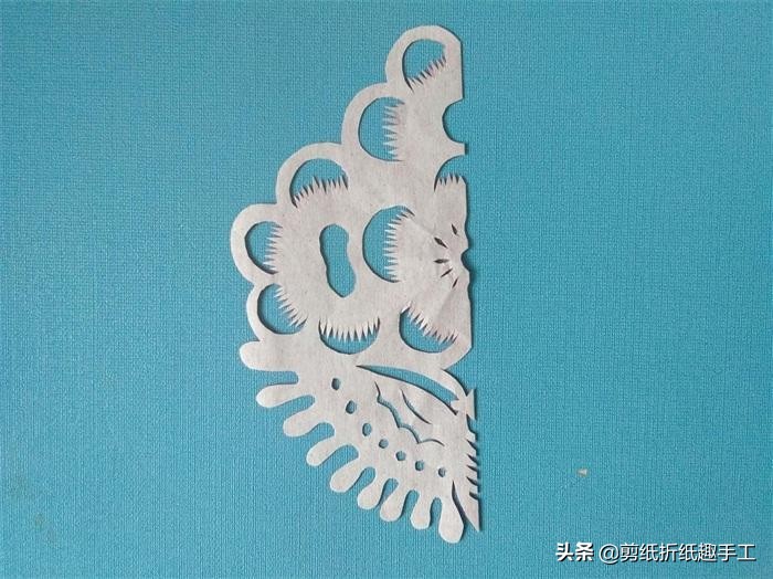 蝶恋花原创手工剪纸,蝶恋花团花剪纸教程简单又好看