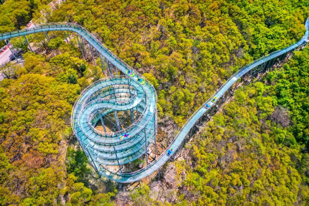 带你峡谷漂流感受一下夏天的气息,端午游玩清凉谷踏浪漂流清凉一夏