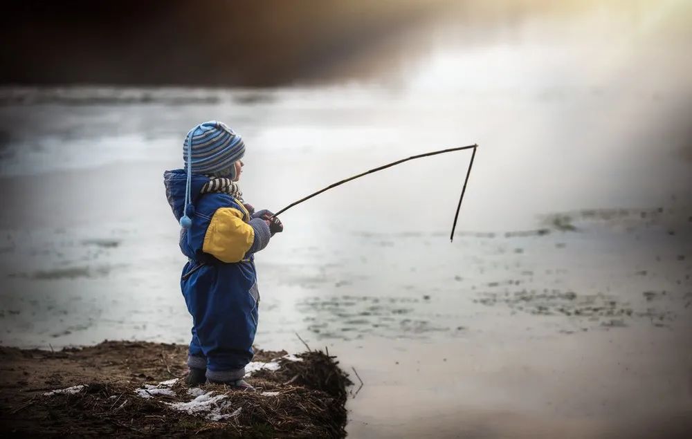 迪士尼噗噗熊被打，家长叫嚷“道歉了还想咋”：没有边界的爱是害