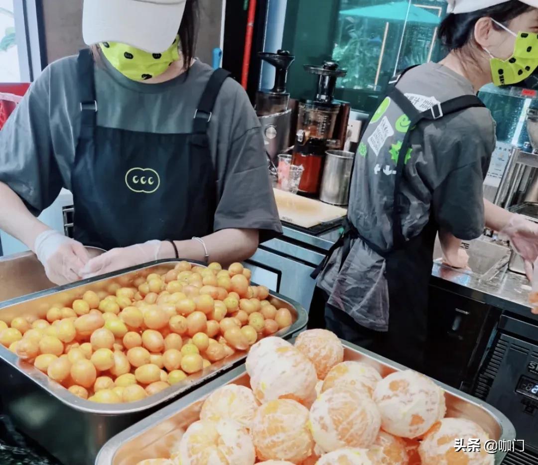 开纯果汁饮品店,鲜榨果汁店利润