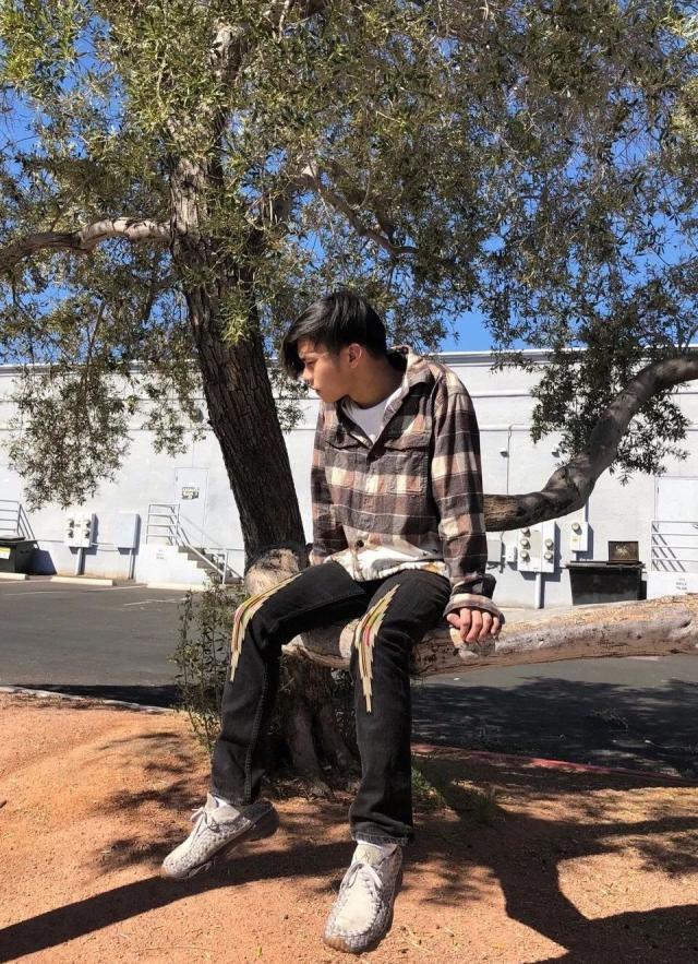 virgilabloh和侃爷谁成就高,virgilabloh与侃爷拥抱