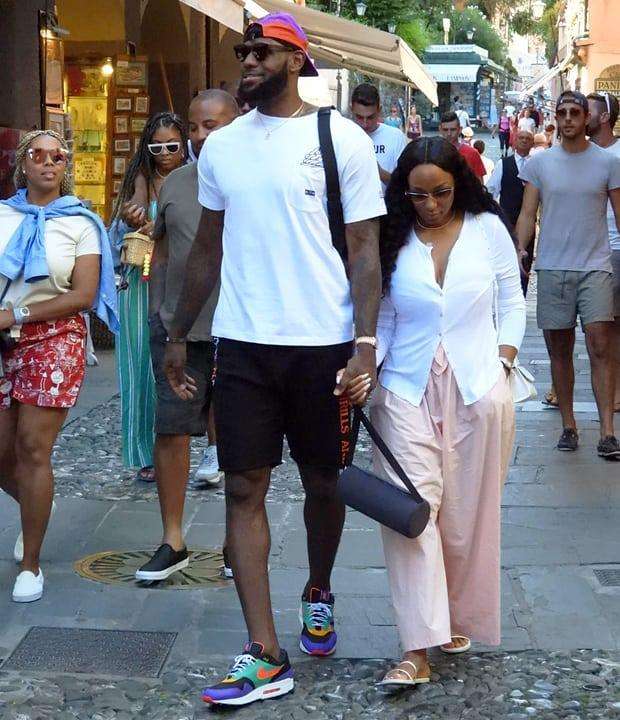 校服到婚纱的爱情结果,校服到婚纱的爱情过程