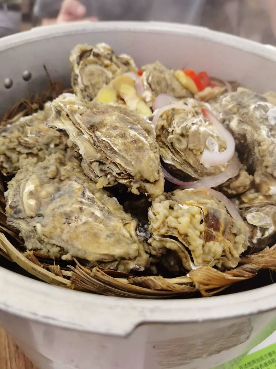 夏天适合出来吃小龙虾喝啤酒,夏天最重要的事喝啤酒吃小龙虾