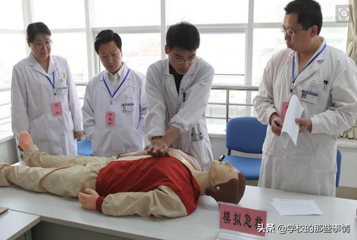 专科学临床医学真的没出路吗,专科临床医学有出路吗