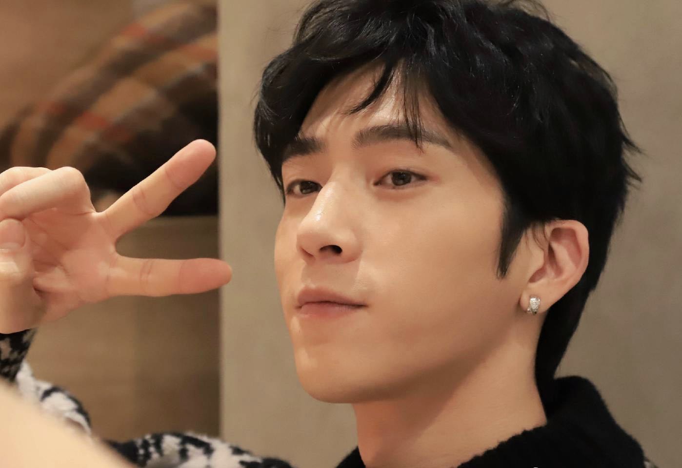 井柏然:单亲家庭长大的他,如今凭什么混的风生水起