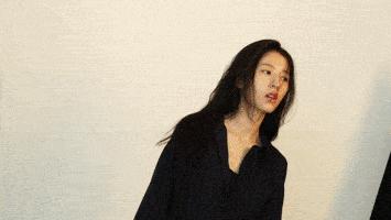 想与时尚并肩而行，不妨向周雨彤学习白色穿搭，让你美的与众不同