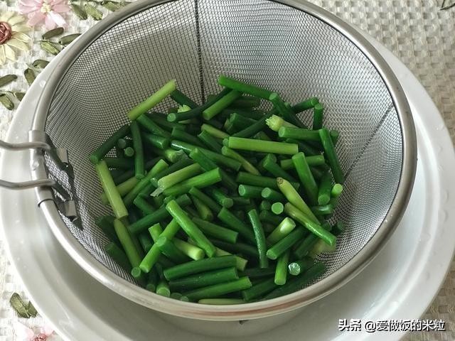 蒜薹炒肉嫩滑不老的妙招,蒜薹炒肉怎么不咸