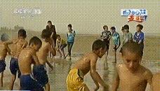 零关注，无评分，这部国产良心告诉你：没钱还谈球