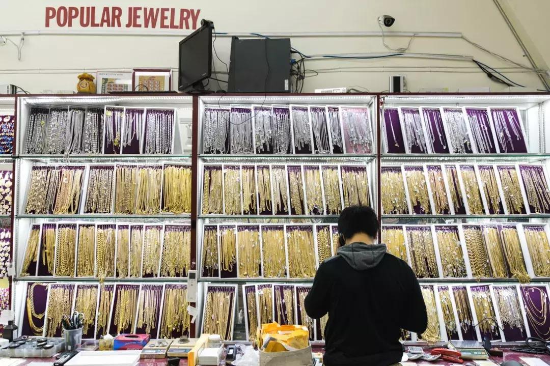 56岁广东潮汕阿姨称霸美国嘻哈圈