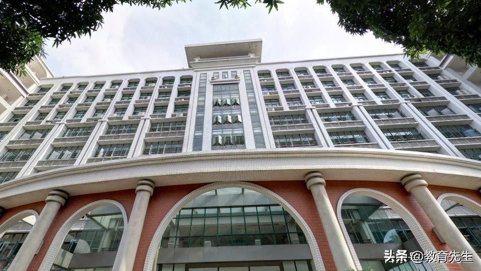 4所实力强悍的财经类大学，校友会：广东财经大学仅仅进入前二十